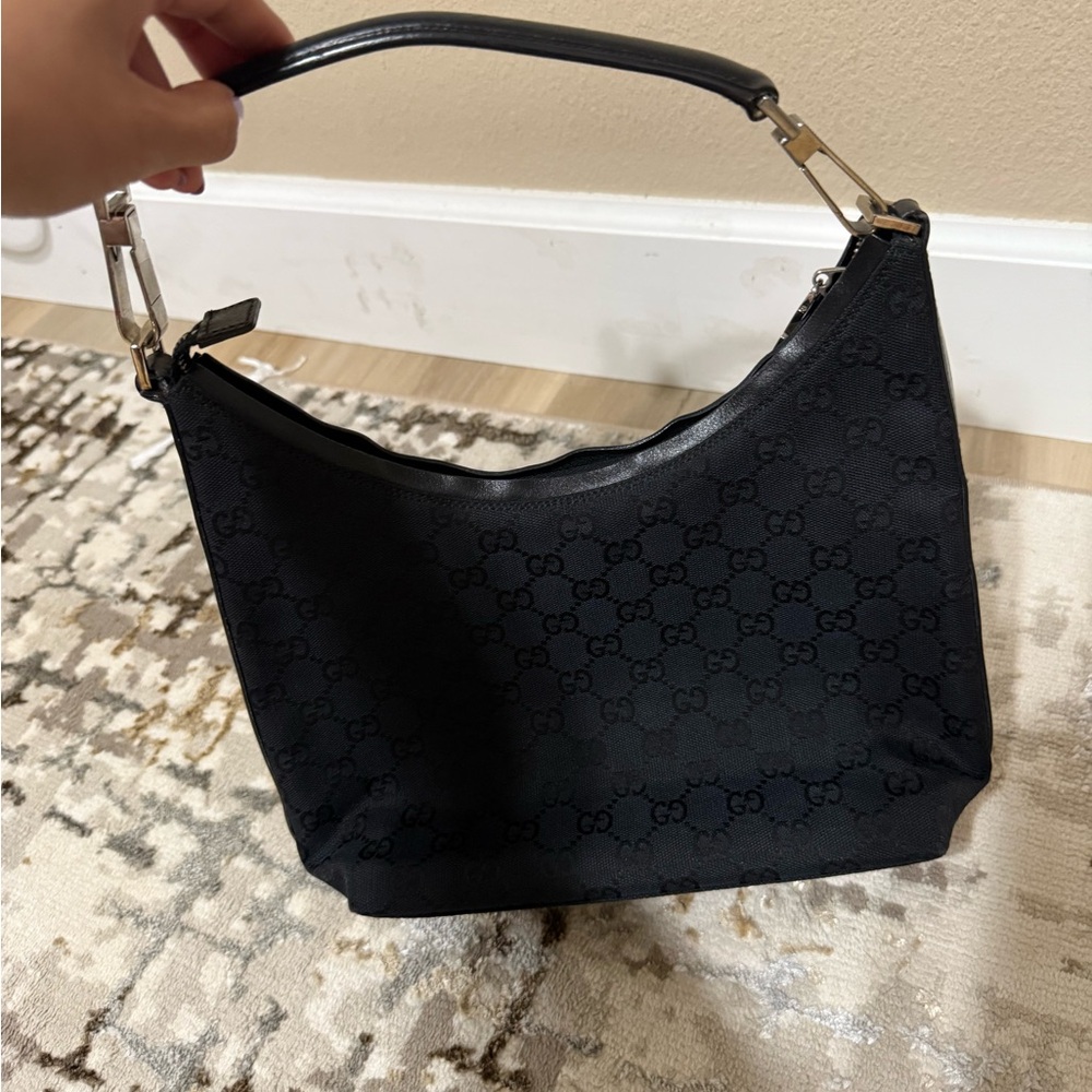 Gucci Black Shoulder Bag with Minimalist Design